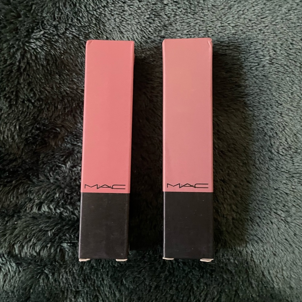 MAC LIP GLOSS